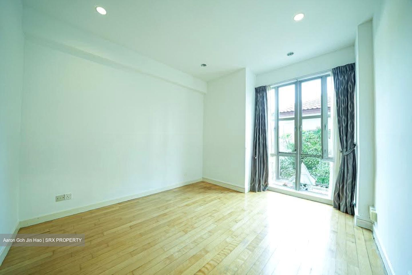 Landbay Condominium (D16), Condominium #613033781
